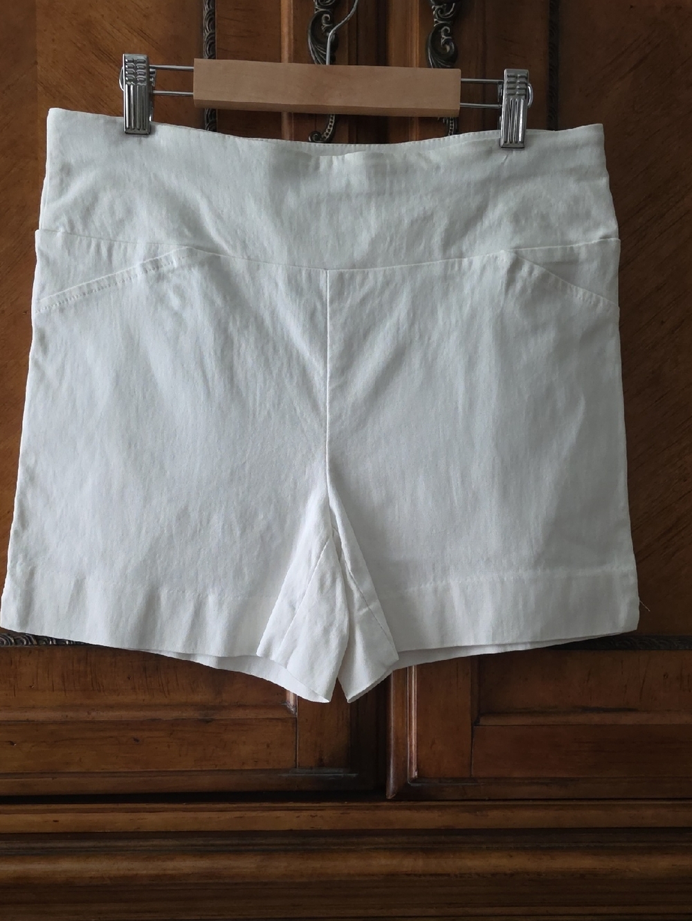 Jules & Leopold Cream High-Waist Linen-Blend Shorts
